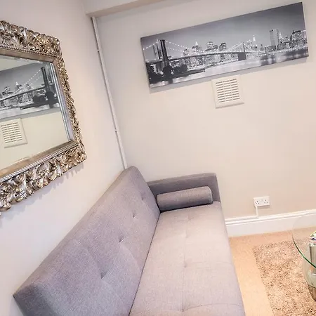Apartment Servicedlets Cave Street