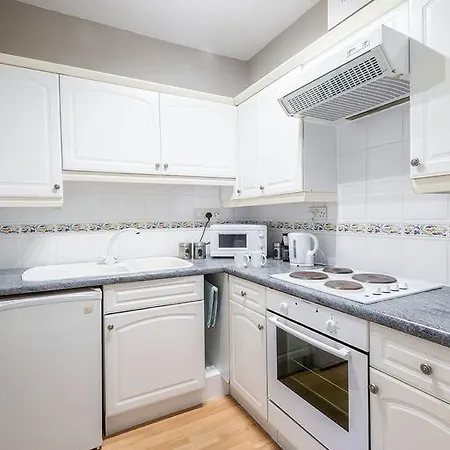 Apartment Servicedlets Cave Street *